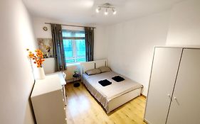 Spacious Flat With 2 To 3 Bedrooms In Central London